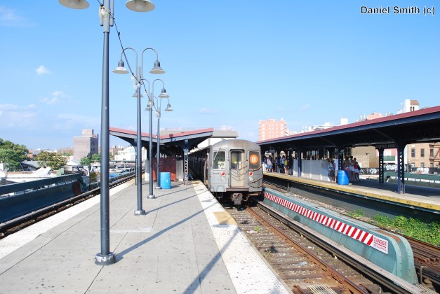 R68A B Train @ Brighton Beach (2010)