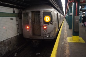 Westinghouse R68 (D) Train @ Norwood-205th Street