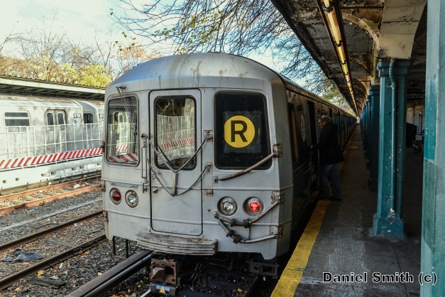 R46 R Train At Fort Hamilton Parkway