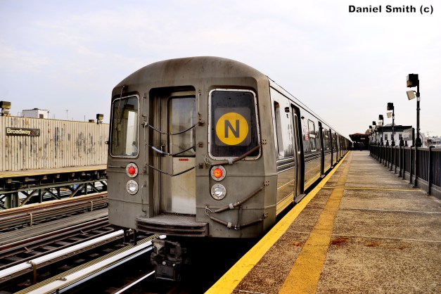 R68 N Train At Broadway