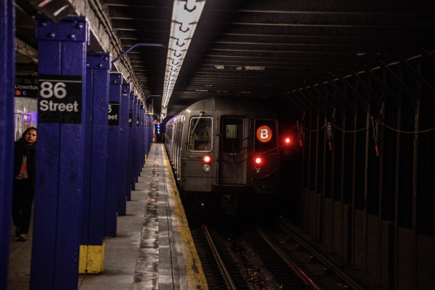 R68 B Train Leaves 86th Street