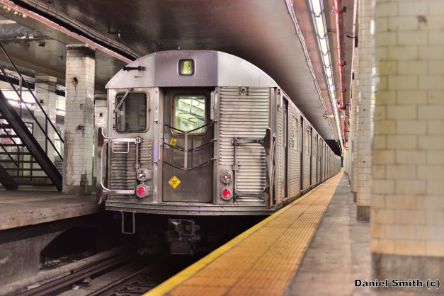 R32 J Train At Chambers Street